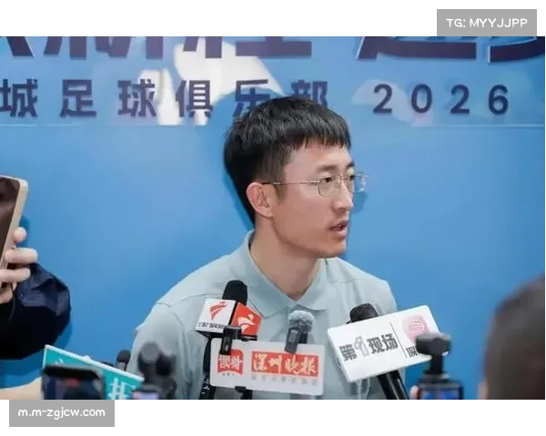 姜至鹏红牌成揭幕战转折 深圳十人应战难阻蓉城碾压